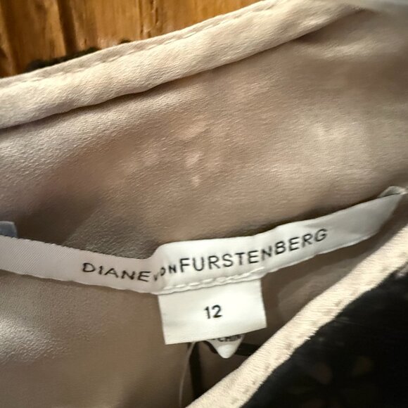 Diane von Furstenberg Cindy Acorn Lace Dress in Black, SZ 12 - Picture 5 of 7